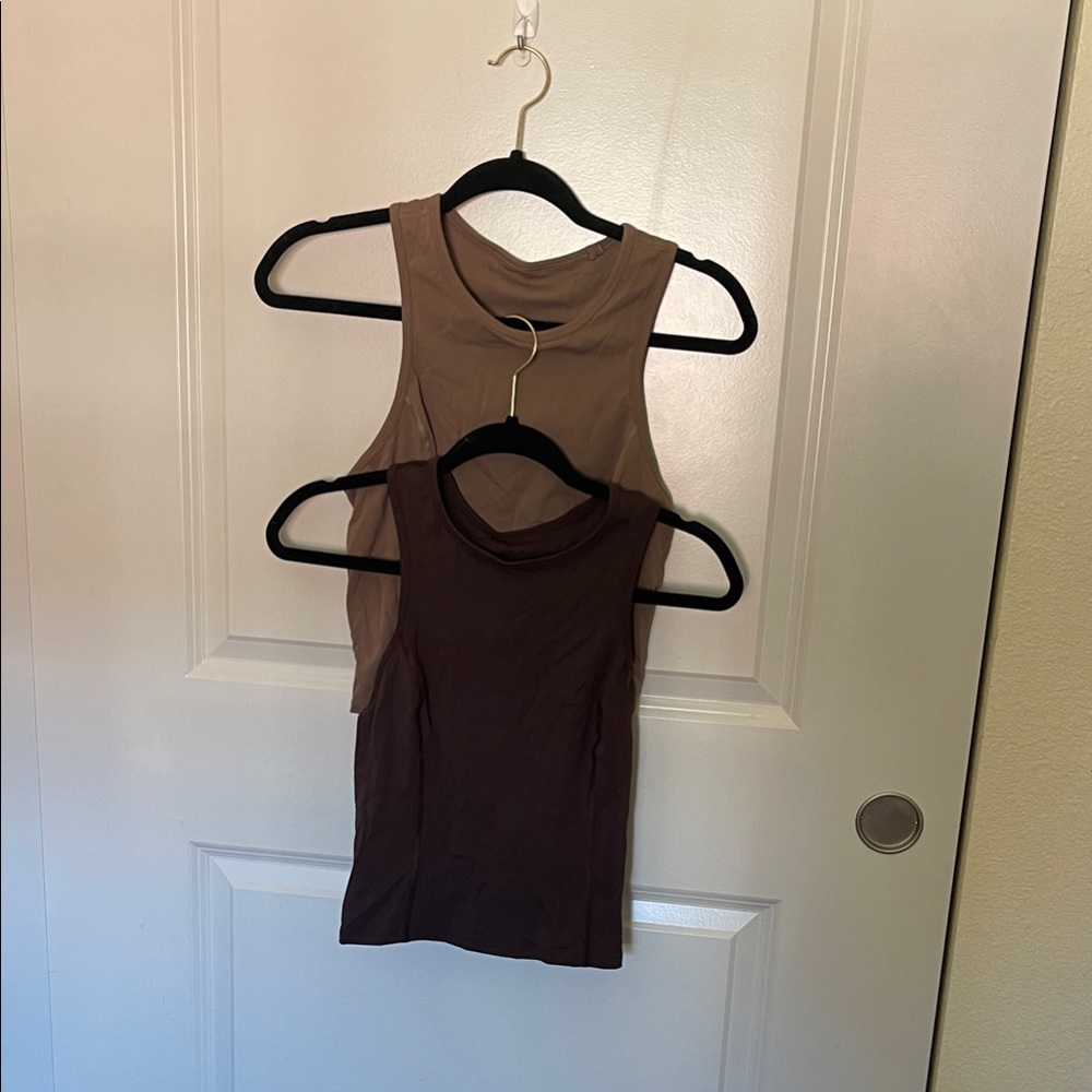 Lululemon Cropped Tank Top -  
I think License To Train (2 Pack)